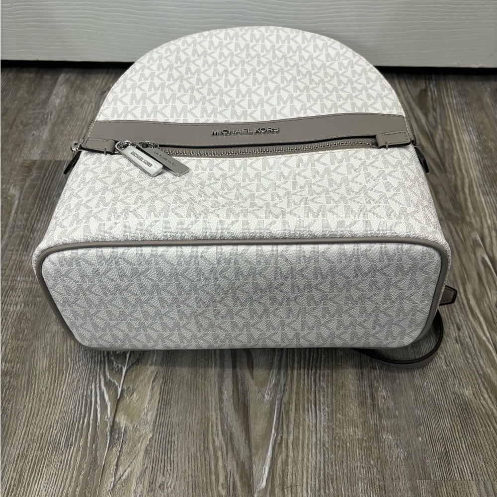 Michael Kors NWT! White and Gray Logo Backpack - Picture 3 of 7